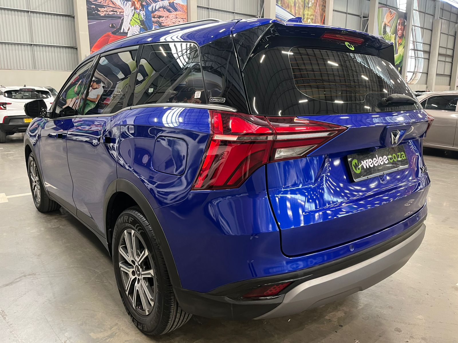 MAHINDRA XUV 700 XUV 700 2.0 AX7L A/T (7 SEATER)
